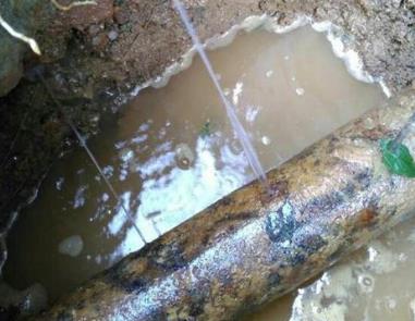 凌云楼顶渗水维修公司分享下地暖漏水的原因及检测方法。